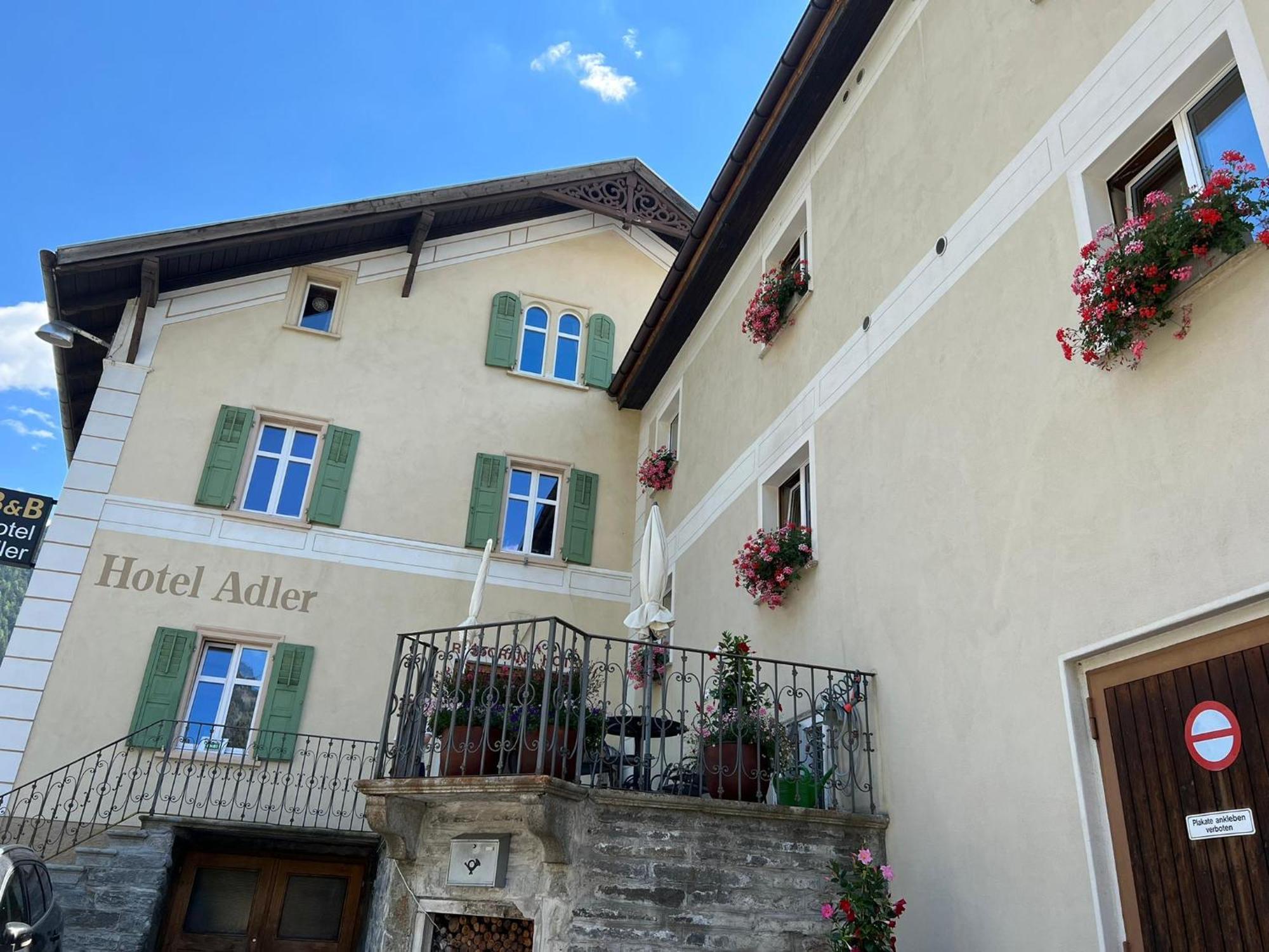 Hotel Adler Garni زيرنيز المظهر الخارجي الصورة